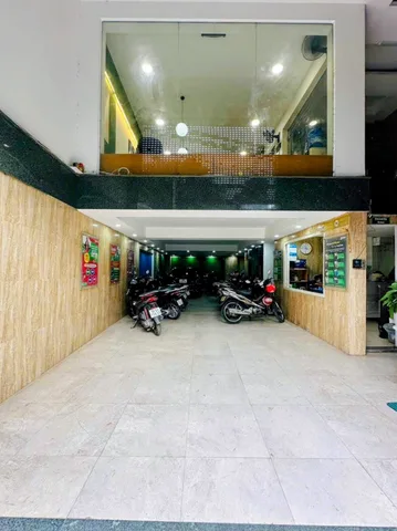 Tòa nhà văn phòng mặt phố lãng mạn khu hồ Hoàng Cầu – Mặt tiền rộng 7.8m – 112m2 x 9 tầng thang máy dòng tiền ổn định