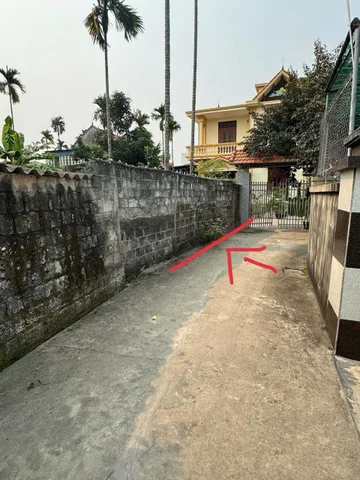 Bán 2 lô 40 m ngõ ô tô tận đất đi vài bước ra Dojji . Ko lỗi lầm . L/h:076.231.9990 em Thúy