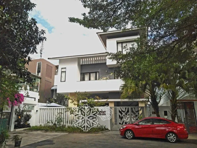 🏡Bán  Biệt thự thuộc khu đô thị Vĩnh Điềm Trung
Khu đô thị Hạ tầng phát triển hoàn thiện, xung quanh đầy đủ tiện ích:  siêu thị GO Big C, trường quốc tế liên cấp Singapore, bệnh viện Sài Gòn Nha Trang… Khu dân trí cao, sầm uất, an ninh tốt. Chỉ cách biển