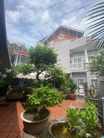 🔥Siêu phẩm nhà 3 tầng thiết kế theo biệt thự nằm tại Phường Trung tâm Nha Trang
⚡️Nằm ngay ngã 6 , gần nhà thờ Núi
Khu dân cư sầm uất kinh doanh nhiều mặt hàng ăn uống.