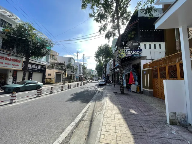 🏡NHÀ MẶT TIỀN KINH DOANH NGUYỄN THỊ MINH KHAI
•Vị Trí: đường  Nguyễn Thị Minh Khai
•Diện Tích:  117,7m (5.1m ngang) 
•Thiết kế: 1 Trệt 1 Gác Lửng, 2Pn-1wc