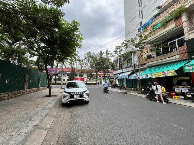 Ngay Trung Tâm Nha Trang - Phường Lộc Thọ Cũ - Nhà 7 Tầng - Cách Biển 170m