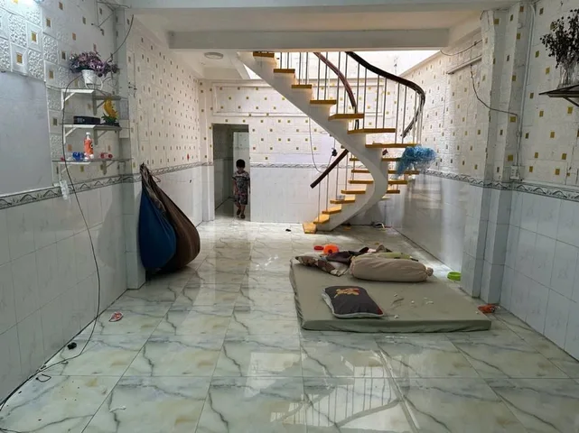 Mặt Tiền Đường Tỉnh Lộ 10, Nhà Cấp 4 Gác Lửng, DT: 116m² có sẵn 63m² thổ cư ngang 4m giá 12.8 tỷ tại Phường Tân Tạo