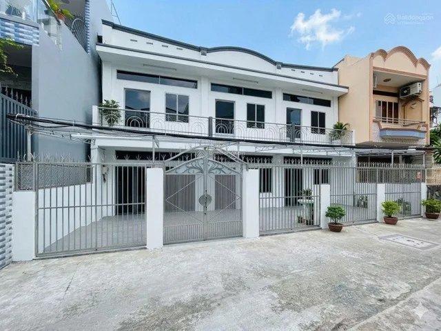 BÁN ĐẤT TẶNG DÃY TRỌ CẤP 4 SÁT CẦU CHÀ VÀ - 360m2  NGANG 20m NỞ HẬU TÀI LỘC - CHỈ HƠN 17 TỶ.