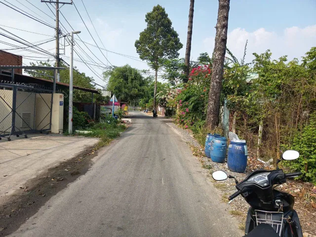 Bán đất 145.9m² có sẵn 130m² thổ cư ngang 5m tại Xã Phú Hòa Đông