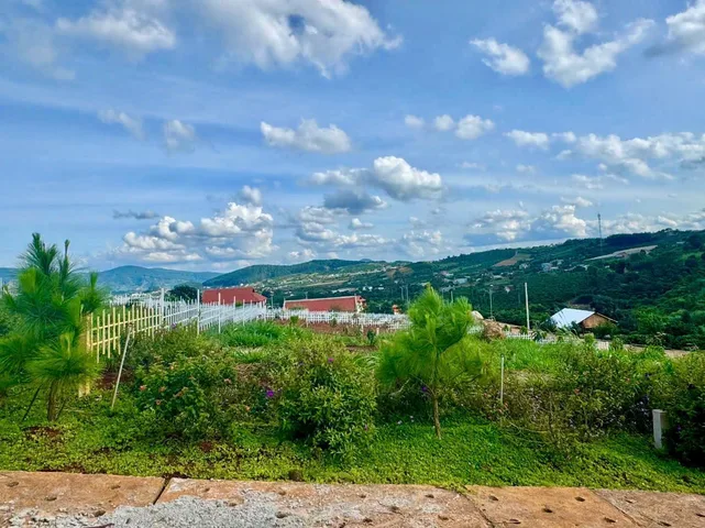 630 Triệu. Trọn sổ cho chiếc View Panorama ở thị trấn Nam Ban với mặt tiền 6m. Cách chợ Nam Ban 2.5km