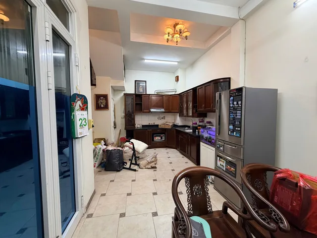 cho thuê nhà NGUYÊN CĂN tại ngõ 100 Hào Nam cạnh Nhạc Viện
- Diện tích sàn : ~30m2x5 tầng
- 3 phòng ngủ + 4 WC-11tr/1thang