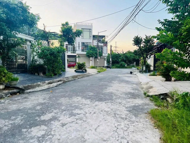 ❌❌đất tuyến 2 chung cư Hoàng Mai, Đồng Thái 100m zá 4,3tỷ.l/h:076.231.9990 em Thúy 
✅Lô đất nằm trong khu chung cư Hoàng Mai 
✅Tuyến đông dân cư, về phố cực gần, tiện ích đầy đủ 
✅Ngay cạnh dự án khu đô thị Đồng Thái sắp khởi công, khu đô thị cao cấp P