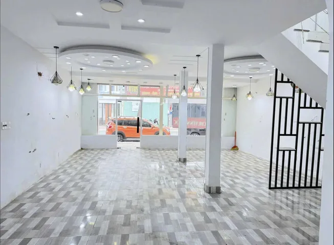 Cho thuê Nhà nguyên căn, mặt bằng ngang 7,5 m. Mặt tiền Nguyễn Văn Trỗi, phường 4