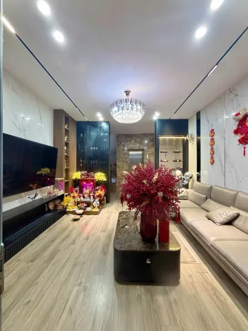 Bán nhà riêng tại Ngã Tư Sở, 13,3 tỷ, 50m2, 3PN + 5WC, giá tốt, uy tín