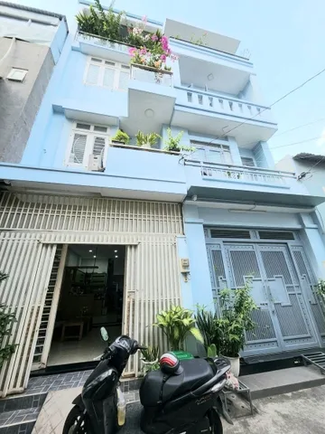 BÁN NHÀ ĐẸP PHẠM ĐĂNG GIẢNG - BÌNH HƯNG HÒA - BÌNH TÂN - 4 TẦNG ĐÚC.

​✅ Diện tích: 4x10 - xe hơi ngủ nhà 
✅ Kết cấu: 1 trệt, 3 lầu, sân thượng. Nhà đẹp như hình, nội thất gỗ cao cấp, dọn vào ở ngay
✅ Vị trí: Hẻm Phạm Đăng Giảng, gần chợ, trường học, 