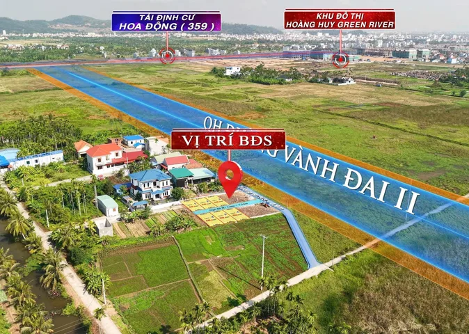 Bán 50 m Lâm Động cách vành đai 2 :70-100m . Ngõ ô tô 7 chỗ đỗ cửa .l/h :076.231.9990 em Thúy