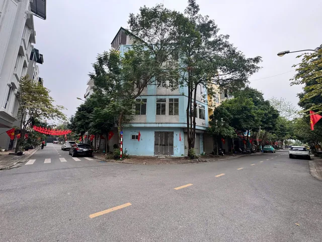 Cần bán 40m2 lô góc nhà 4 tầng, khu TĐC Giang Biên. Cách phố Phạm Khắc Quảng & tường Tràng An 20m