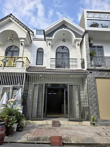 Chủ cần tiền bán nhanh nhà tại Phạm Thế Hiển,Q8 chỉ 3tỷ690tr/105m2.Ngân hàng cho vay, sổ hồng riêng