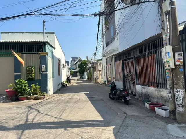 Bán đất tặng nhà, lô góc 2 mặt tiền, đường lớn,  tại Trảng Dài Đồng Nai