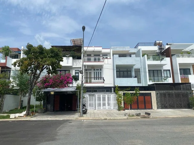 😍 NHÀ ĐẸP - MẶT ĐƯỜNG SỐ 35 - KĐT MỸ GIA GÓI 2

  • Nhà 3 Tầng -- full nội thất gỗ tự nhiên

💎 Vị trí: mặt tiền đường chính gói 2 và 4 kết thông Võ Nguyên Giáp qua Phong Châu và kết nối Sun Vĩnh Thái
👉 Diện tích đất: 100m2 ngang 5 hướng Đông-Đông Bắc