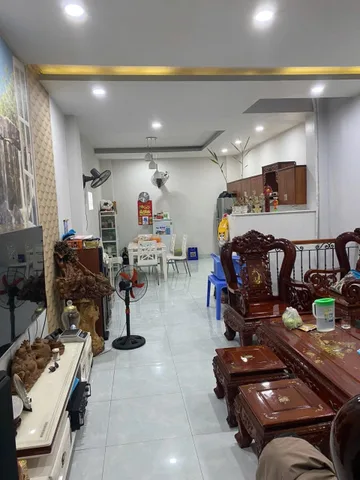 😍 NHÀ ĐẸP NGAY TRUNG TÂM KHU BÀN CỜ NHA TRANG - ĐƯỜNG HỒNG BÀNG

 👉 DT : 97,4m2 - Ngang 4m 
        •  DT xây dựng : 310 m2

Nhà 4 tầng , gồm 4 phòng ngủ, 4 toilet . Có thang máy đầy đủ
Tiện ích bán kính 1 km: Đầy đủ
Giá bán : 27 tỷ
_______
Alo C