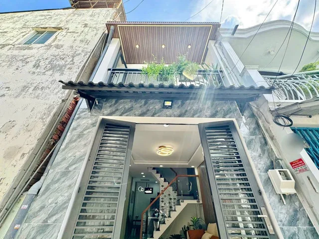 Sổ hồng riêng căn 75,8m2 giá 2 tỷ 150 triệu đường Lê Quang Định, phường 11, Bình Thạnh.