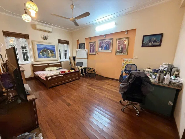 Cho Thuê Nhà Lương Đình Của - Đống Đa 100M² 5 Tầng 5 Ngủ - Full Nội Thất - Sân Vườn - Giá Thuê 25tr