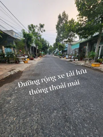 Bán nhà có gác lửng đổ bê tông 
Diện tích : 72m2 (4.5m *16m)
Vị trí: Khu dân cư Cậu Dũng, Thị Xã Tân Châu, An Giang 
Giá: 1.550.000.000 ( giá này còn thương lượng)