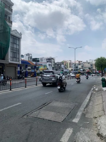 Bán nhà 360m² 15×24m² giá 100 tỷ  Phường Tân Sơn Nhất