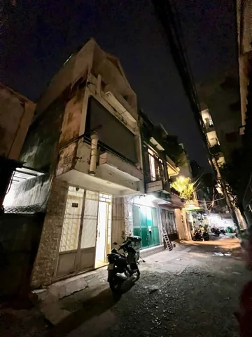 Nhà bán quốc lộ 13 hẻm Xe hơi 3 tầng sổ hồng riêng.
