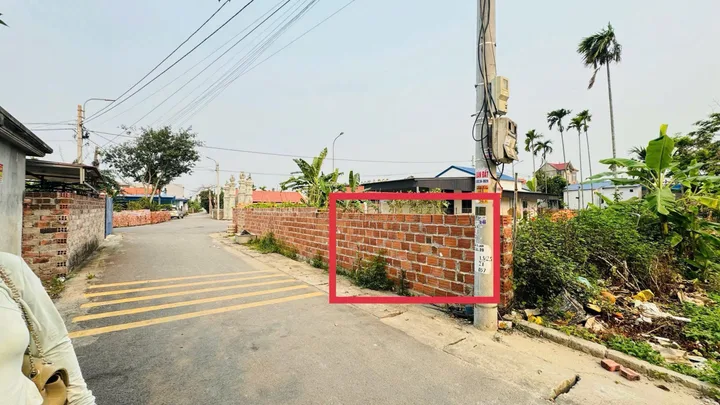 🔥 120m ngang 5,2m tại TDP Đông Sơn 6-phường Lưu Kiếm.l/h:076.231.9990 em Thúy 
 mặt đường trải nhựa ngõ thông giá 2,0x tỷ 🔥 

-Sổ đỏ chính chủ,cách đường liên phường 50m 
Gần cầu Hòn Ngọc .Dân cư đông đúc hiền hoà,
Sắp tới sẽ mở 1 con đường thông san