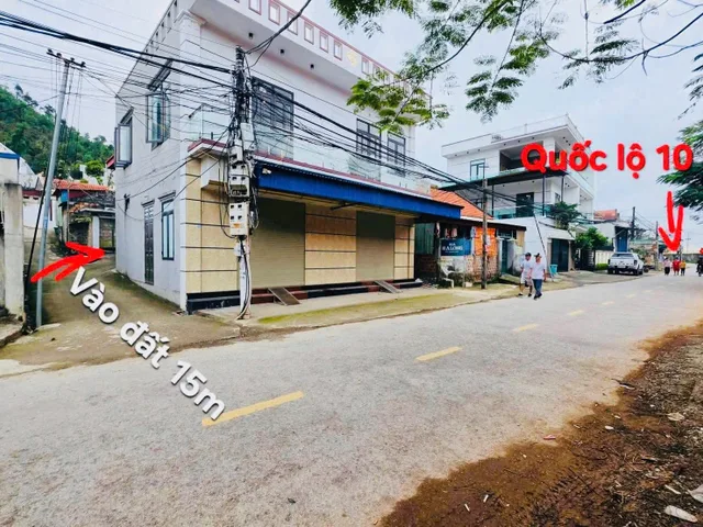 🔥 Duy nhất một lô 81,5m² - Đông Sơn - Thủy Nguyên.l/h:076.231.9990 em Thúy 
 chỉ nhô 1 tỷ xx triệu! Cam kết ko 1 lỗi nhỏ 🔥

📌 Hướng Đông Nam – mát mẻ. 
📌 Cách trục đường liên Phường chỉ 20m.
📌 Cách Quốc lộ 10 chỉ 150m – giao thông cực kỳ thuận tiện.