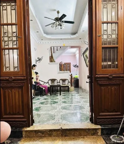 Nhà Dân Xây Cực Kỳ Chắc Chắn- Cách Một Nhà Ra Phố- Ngõ Thông- Kinh Doanh- Ô Tô Đỗ Trong Nhà- Phố Thái Thịnh- 38/50M2-4T- Mt3,5M- Giá Đầu Tư