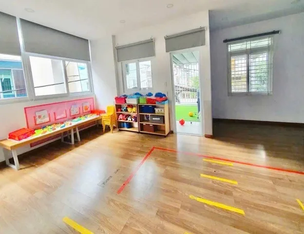 HIẾM - LÔ GÓC, MT KHU PHAN XÍCH LONG, ĐƯỜNG HOA - 120M2, NGANG 6M, 5 TẦNG - HƠN 27Tỷ