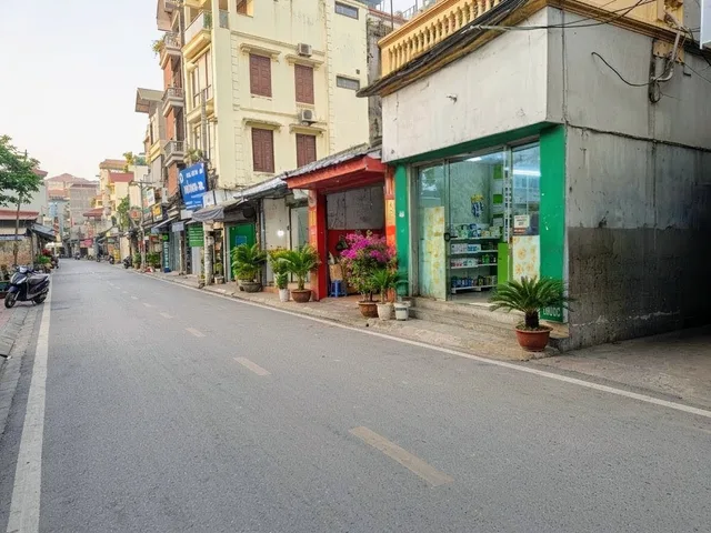 Một bước chân ra hồ điều hòa tận hưởng không khí trong lành mát mẻ – 33m2 x 5 tầng full nội thất mới đẹp, hai mặt thoáng