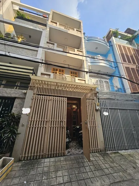 Bán nhà 4x16, trệt 3 lầu, ô tô đậu nhà sát rạch Xuyên Tâm ngay Nơ Trang Long