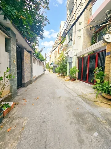 Bán nhà 4x16, trệt 3 lầu, ô tô đậu nhà sát rạch Xuyên Tâm ngay Nơ Trang Long