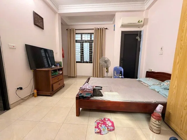 Nhỉnh 4 tỷ bán nhà tân mai nguyễn chính 5 tầng dân xây cách phố 50M hoàng mai