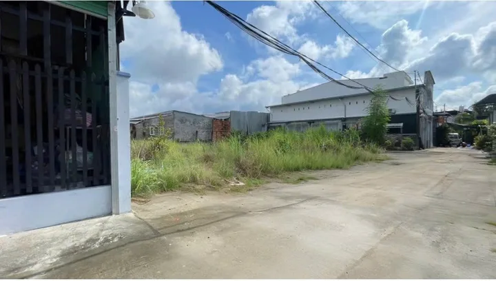 Bán đất 405m² full thổ cư ngang 20m giá 8.8 tỷ tại Phường Long Tuyền