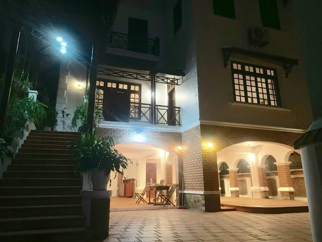 BIỆT THỰ MẶT ĐƯỜNG TÔ NGỌC VÂN. 350M2 - 4 TẦNG. SÁT HỒ TÂY.