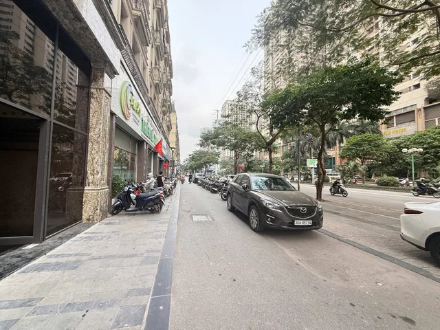 BÁN TÒA NHÀ MẶT ĐƯỜNG TÔ VĨNH DIỆN. 318M2 - 8 TẦNG. 2 THANG MÁY. MT 13M.