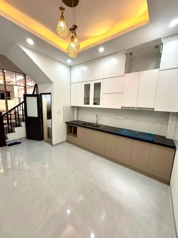 Bán nhà Định Công Thượng – Giá 12.3 tỷ – DT 45m² x 5 tầng – MT 3.5m – ô tô đỗ cửa, gần phố