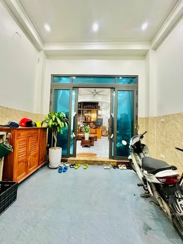 BÁN NHÀ ĐƯỜNG GIÁP BÁT. 73M2 - 6 TẦNG. THANG MÁY. 8 PHÒNG KHÉP KÍN.