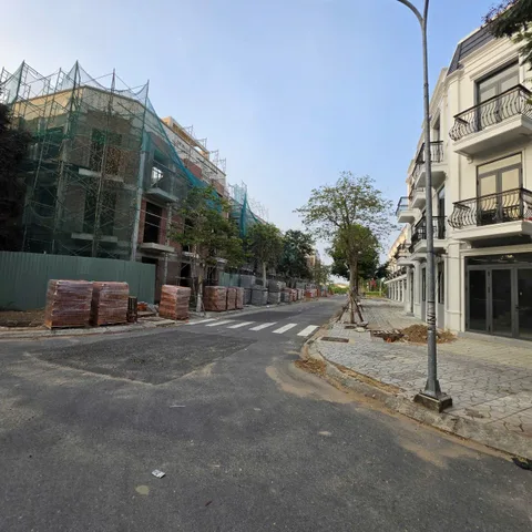 Chuyển nhượng liền kề 100m2 mặt tiền 5m - khu đô thị sinh Thái Chánh Mỹ - 5,5 tỷ, giáp sông Sài Gòn