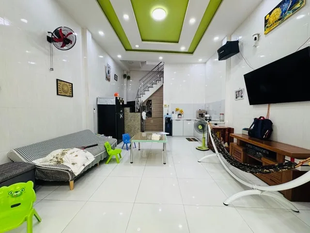 TAM BÌNH  THỦ ĐỨC _ 3 TẦNG HẺM XE HƠI. NGANG 4,5M .NHÀ MỚI Ở NGAY.
