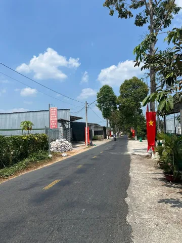 Bán đất 570m² có sẵn 100m² thổ cư ngang 10m giá 1.85 tỷ tại Xã Phú Hữu