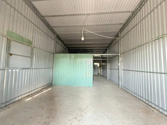 Bán đất lúa đường xe máy tặng nhà mái tôn lưới rào bao quanh dt 1000m2 xã Nhựt Chánh giá 1 tỷ