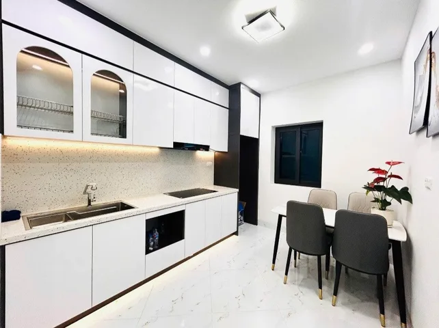 Bán nhà 80m² full thổ cư ngang 5m giá 40 tỷ tại Đường Hoàng Cầu Phường Ô Chợ Dừa