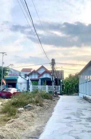 Cần bán lô đất đường ôtô Xã Diên Phú - Diên Khánh 
- DIện tích: 98m2 , ngang 5m 
- Khu dân cư, cách đường Hương Lộ 45 tầm 100n
- Giá bán: 800 triệu 
- Lh: 
- Vị trí: https://maps.app.goo.gl/aUvArs7QLvWsp1hU7?g_st=ic