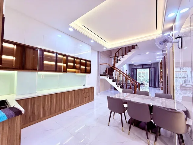 NHÀ ĐẸP HẺM Ô TÔ Ở NGAY FULL NỘI THẤT
