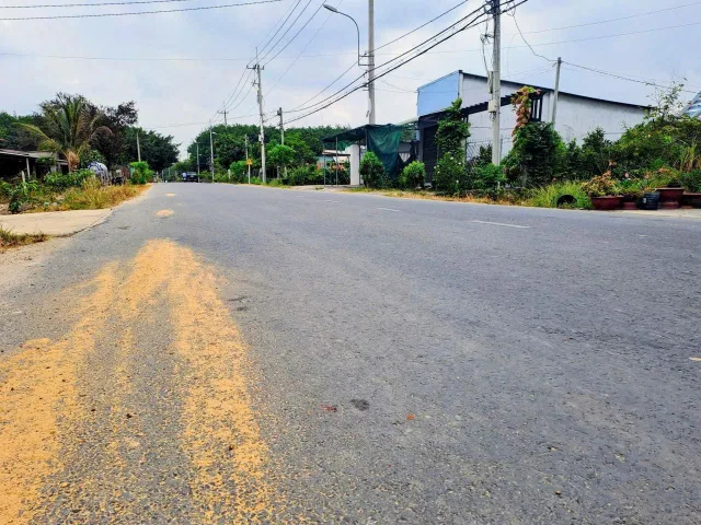 BÁN ĐẤT THỔ CƯ MT ĐƯỜNG TRUNG LẬP THUẬN TIỆN KINH DOANH BUÔN BÁN