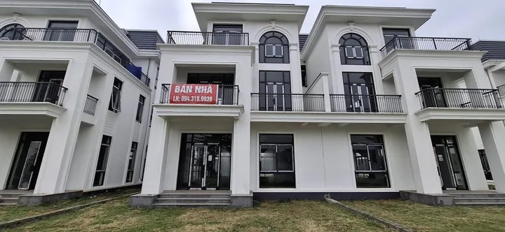 Bán nhà 300m² full thổ cư ngang 10m giá 24 tỷ tại Xã Quang Minh