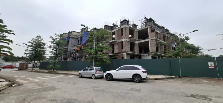 Bán nhà 164.2m² full thổ cư ngang 23m giá 15.3 tỷ tại Phường Sơn Tây