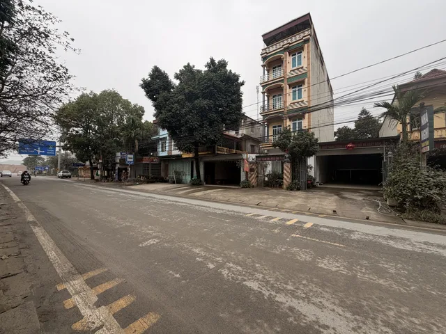 Nhà nghỉ và cửa hàng